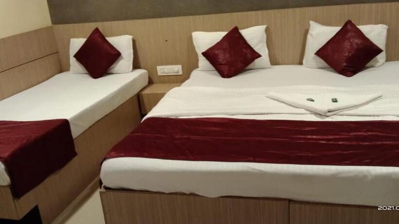 فندق Sharada International