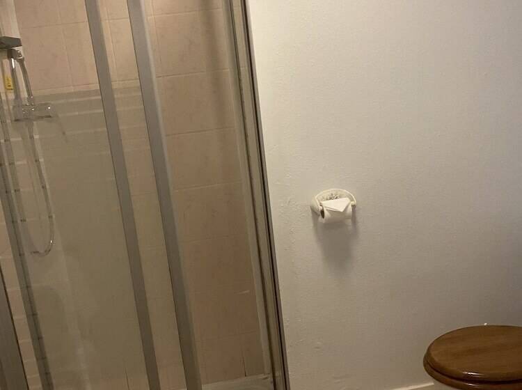 בית מלון כפרי The King S Head