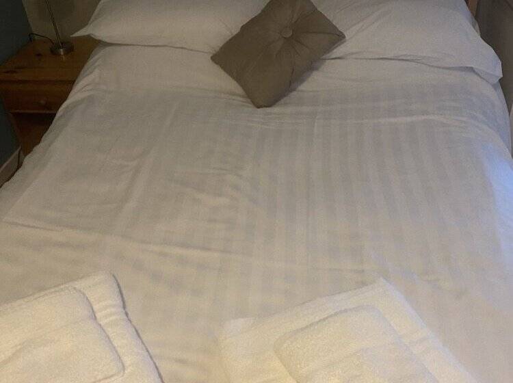 בית מלון כפרי The King S Head