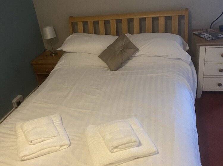 בית מלון כפרי The King S Head