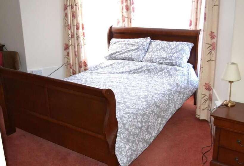 בית מלון כפרי The King S Head