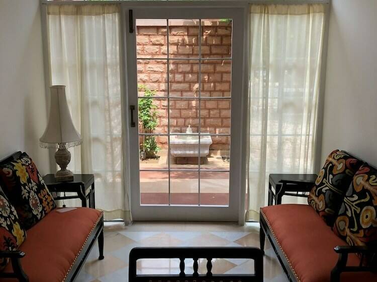 فندق The Rohet House