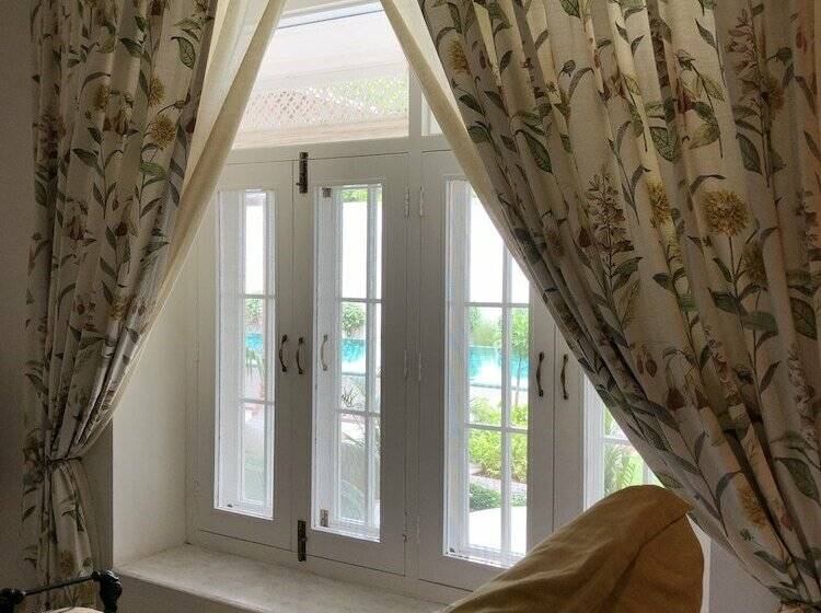 فندق The Rohet House