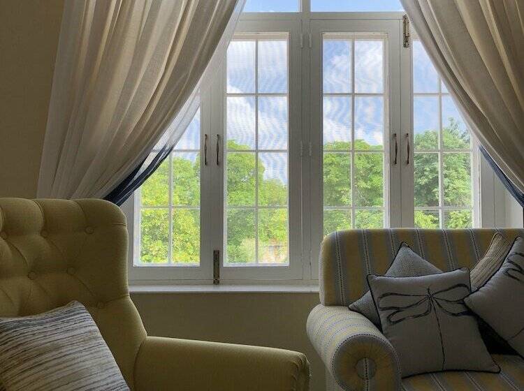 فندق The Rohet House