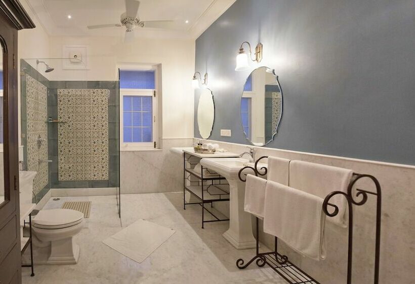 فندق The Rohet House