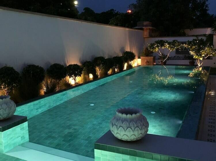 فندق The Rohet House