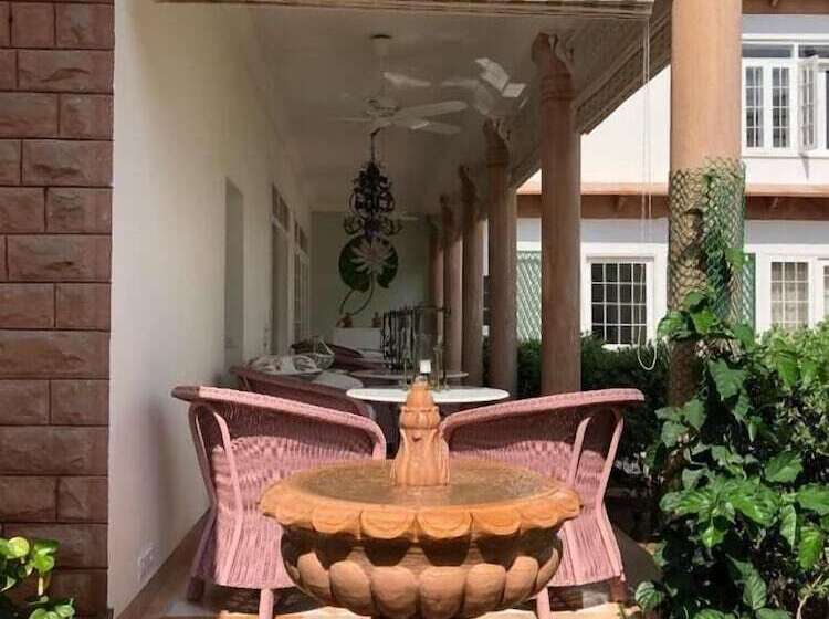 فندق The Rohet House