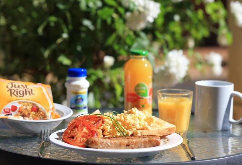 מוטל All Travellers Motor Inn