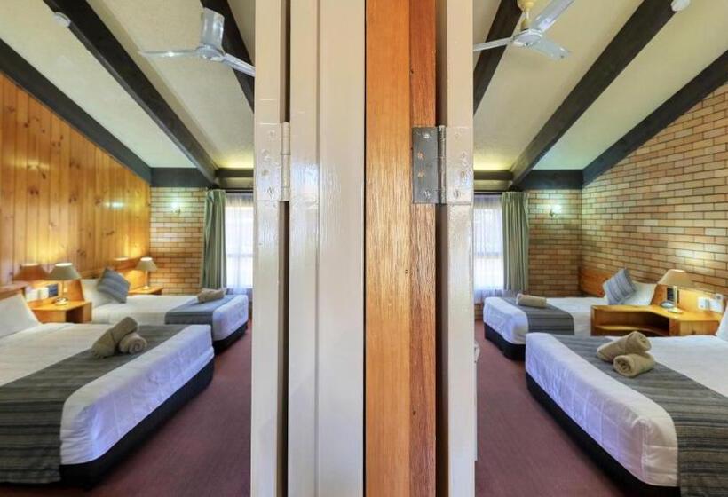 מוטל All Travellers Motor Inn