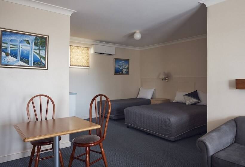 מוטל Holiday Lodge Motor Inn