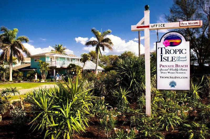 אתר נופש Tropic Isle At Anna Maria Island Inn