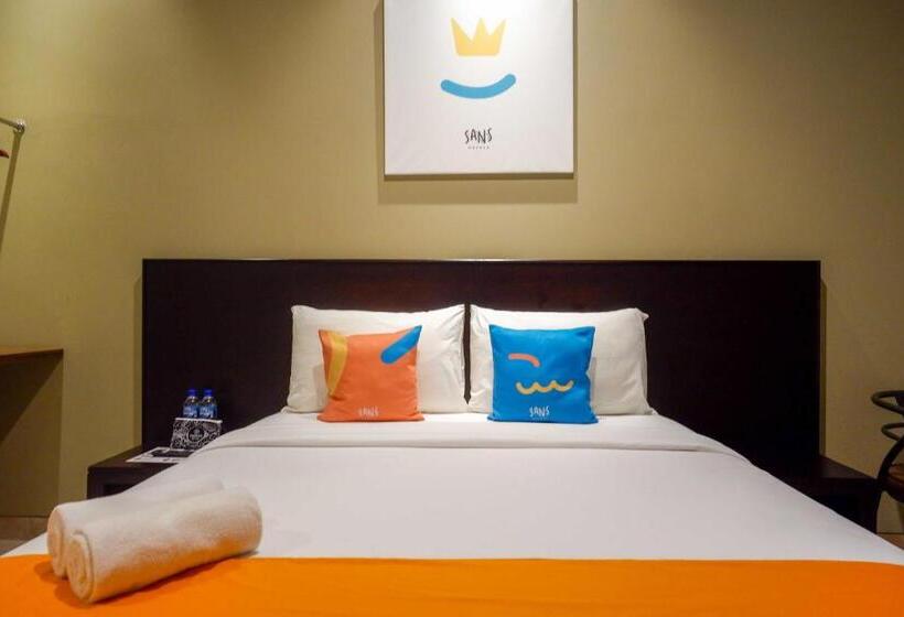 Sans Hotel Empress Simpang Lima