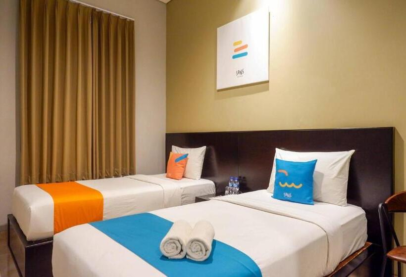 Sans Hotel Empress Simpang Lima