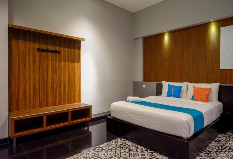 Sans Hotel Empress Simpang Lima