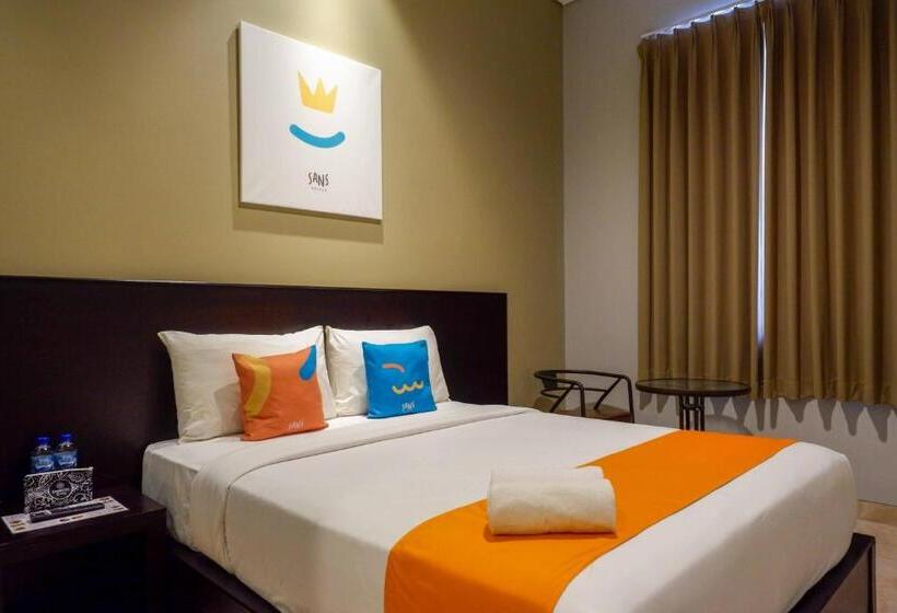 Sans Hotel Empress Simpang Lima