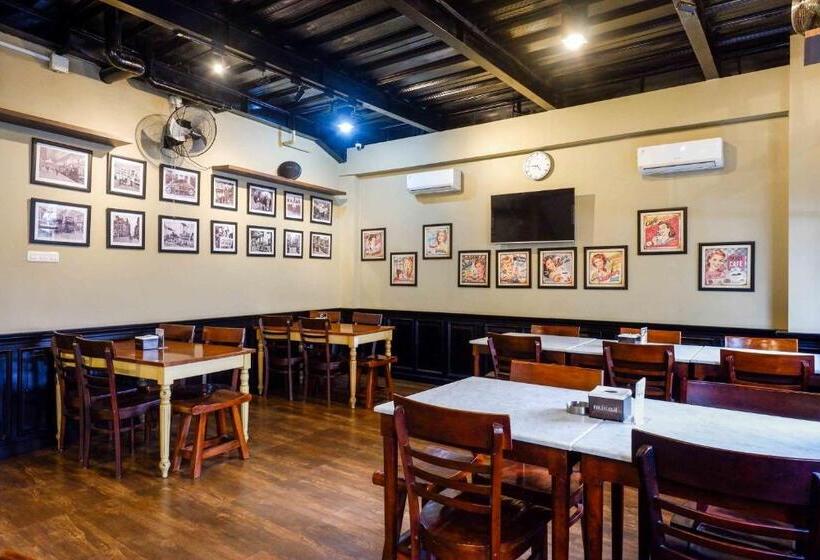 Sans Hotel Empress Simpang Lima