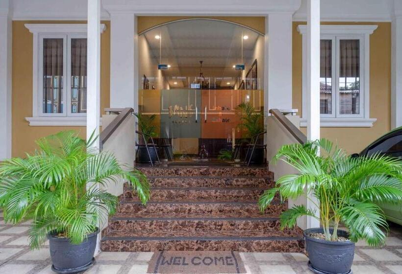 Sans Hotel Empress Simpang Lima