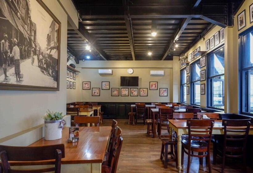 Sans Hotel Empress Simpang Lima