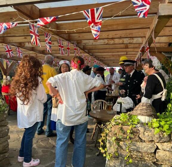 호스텔 The Fat Lamb Country Inn And Nature Reserve