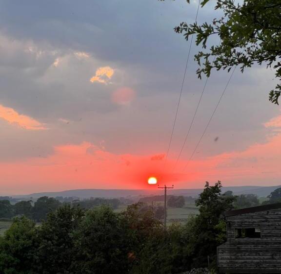 호스텔 The Fat Lamb Country Inn And Nature Reserve