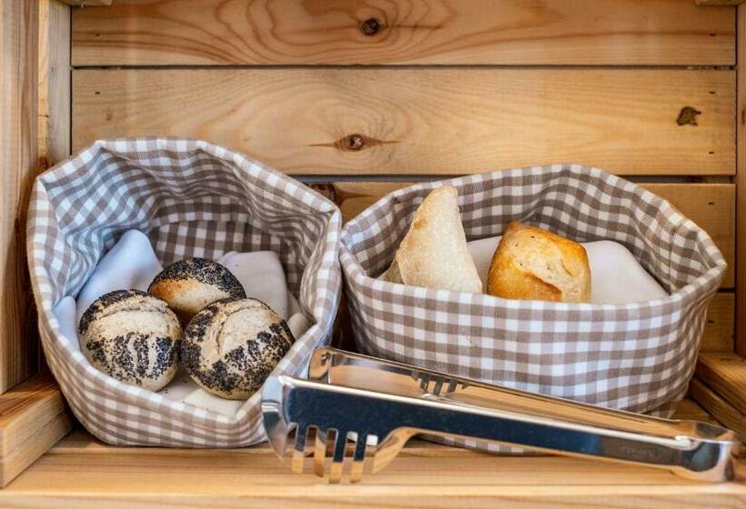 Общежитие Wavesensations Sagres Surf House