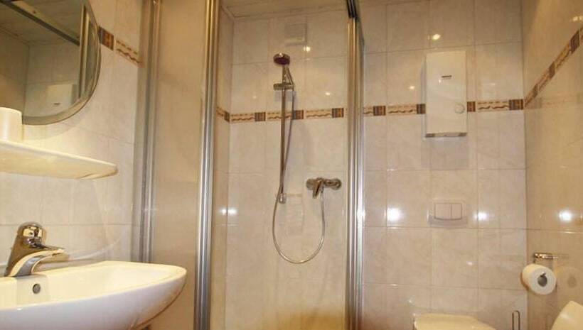 호스텔 Weingut Gästehaus Derkum