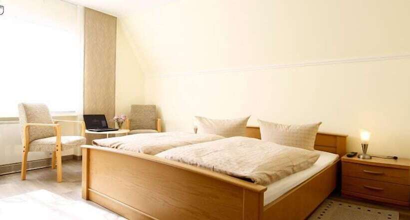 호스텔 Weingut Gästehaus Derkum