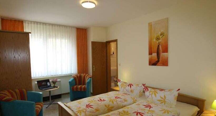 호스텔 Weingut Gästehaus Derkum