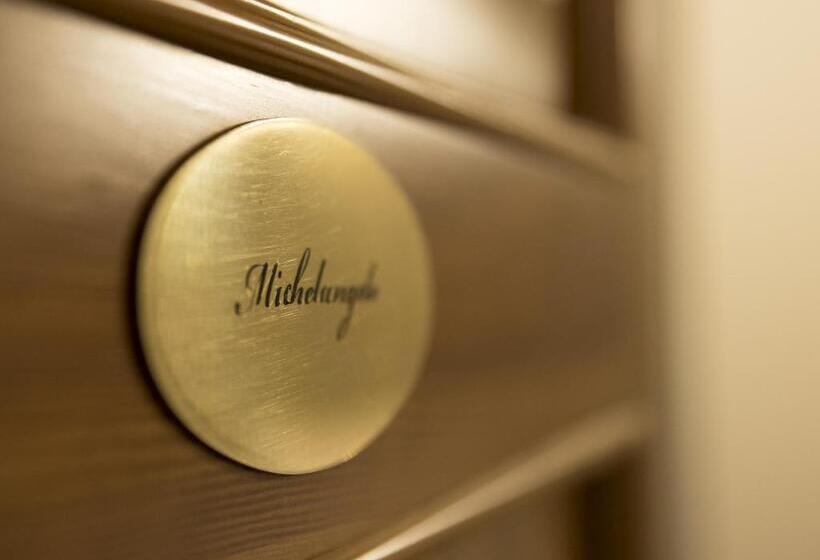 تختخواب و صبحانه In Centro Charme