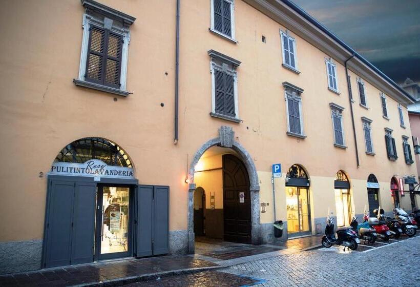 تختخواب و صبحانه In Centro Charme