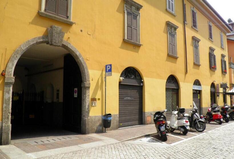 تختخواب و صبحانه In Centro Charme