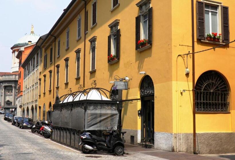 تختخواب و صبحانه In Centro Charme