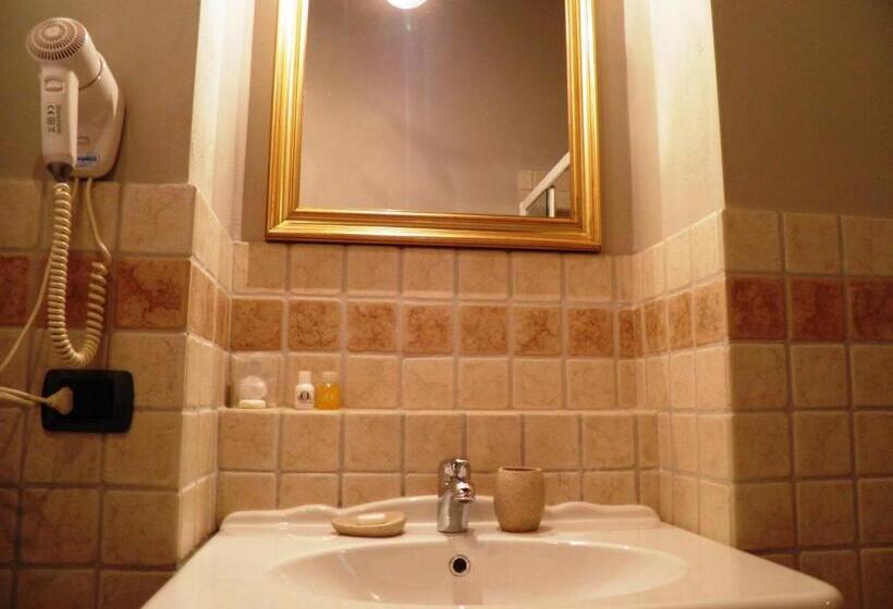 تختخواب و صبحانه In Centro Charme