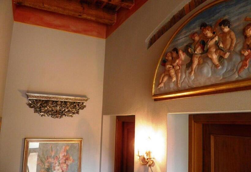 تختخواب و صبحانه In Centro Charme