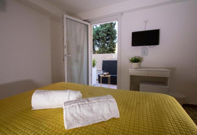 تختخواب و صبحانه Le Torrette Rooms And Apartments
