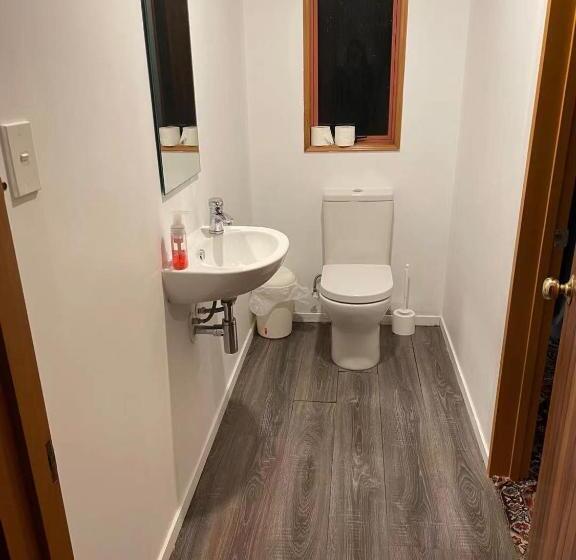 تختخواب و صبحانه Visitor Room Self Check In