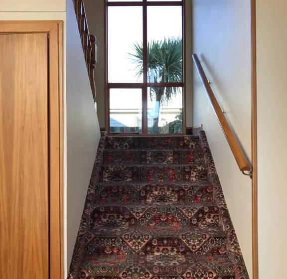 تختخواب و صبحانه Visitor Room Self Check In