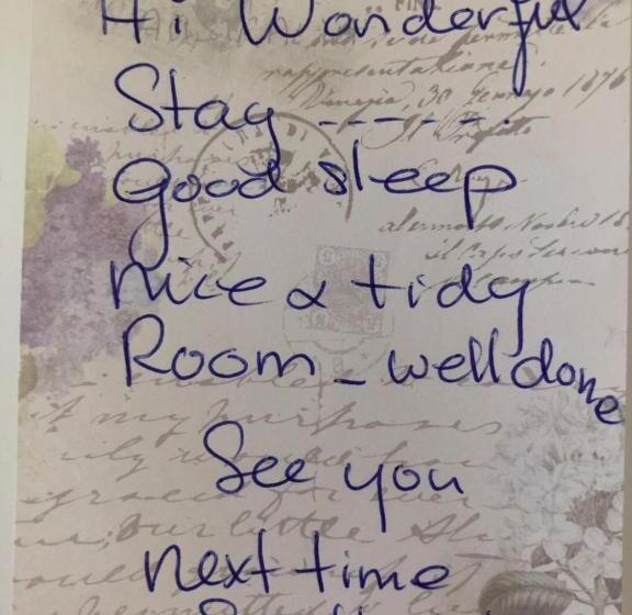 تختخواب و صبحانه Visitor Room Self Check In