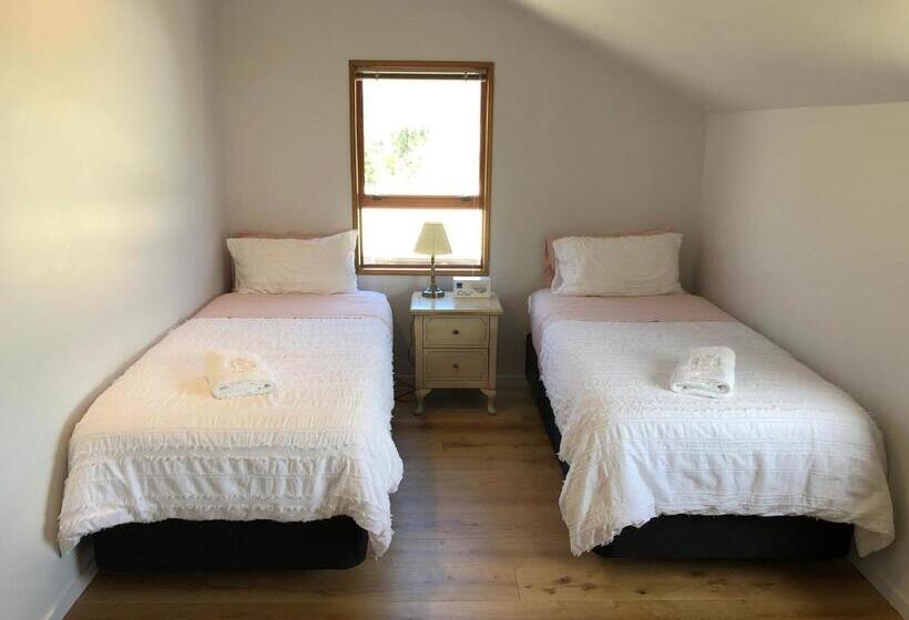 تختخواب و صبحانه Visitor Room Self Check In