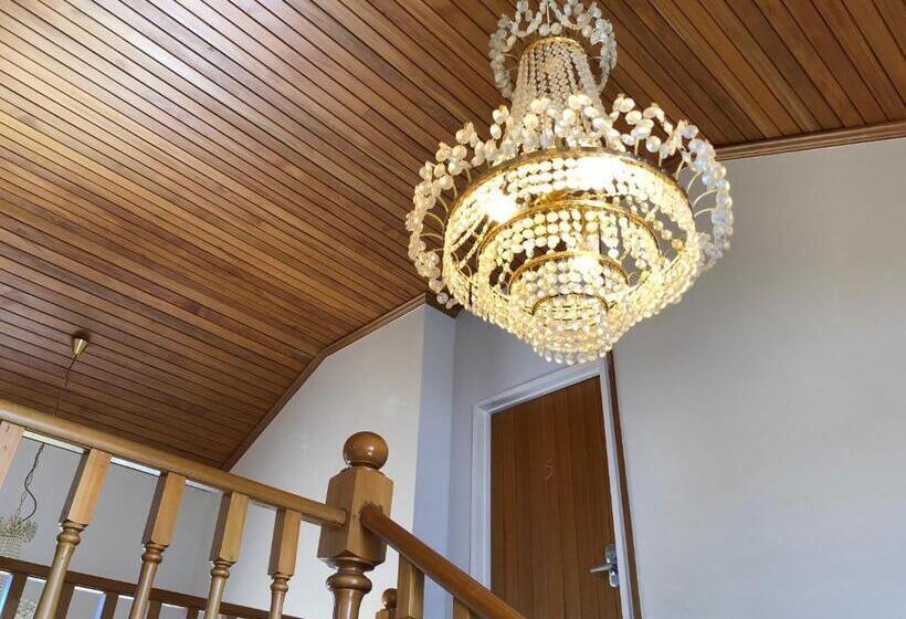 تختخواب و صبحانه Visitor Room Self Check In