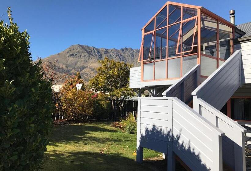 تختخواب و صبحانه Visitor Room Self Check In