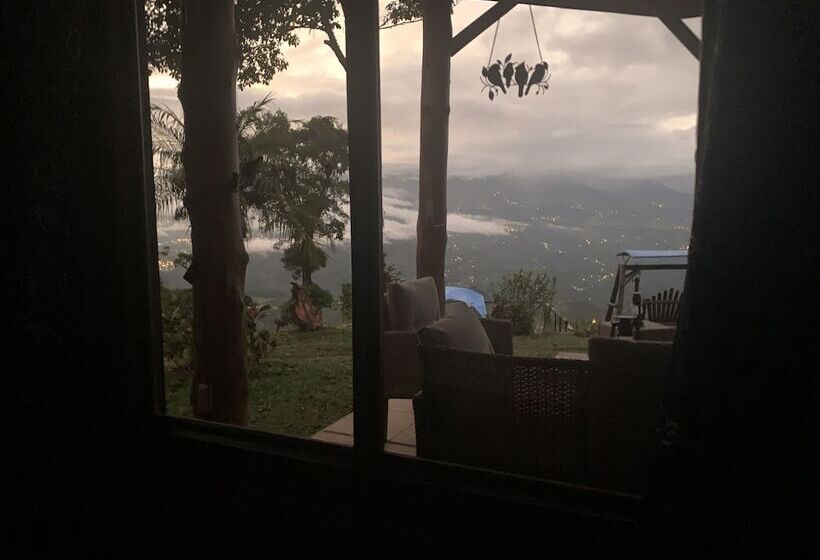 تختخواب و صبحانه The Lodge At Reventazon River Mountain Ranch