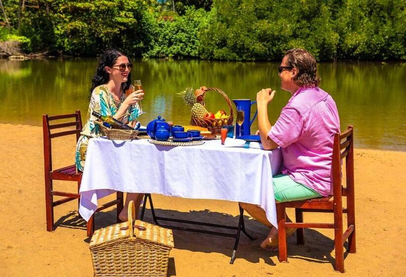 Отель 33 Lake Terrace