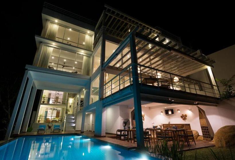 Отель 33 Lake Terrace