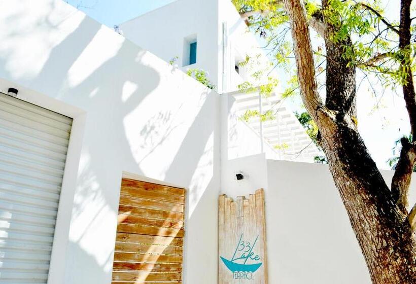 Отель 33 Lake Terrace