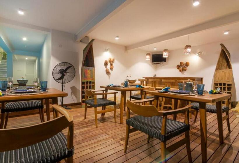 Отель 33 Lake Terrace