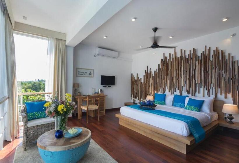 Отель 33 Lake Terrace