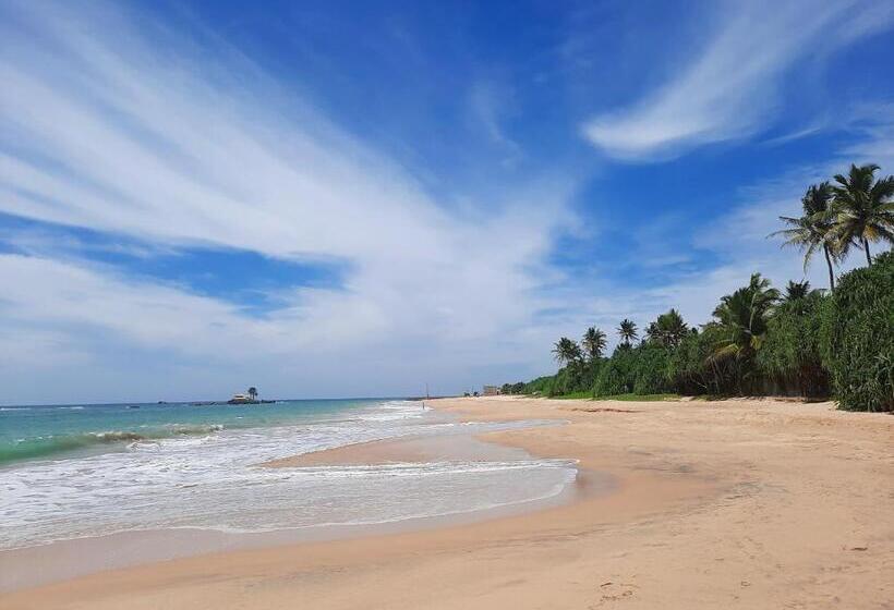 Отель 33 Lake Terrace