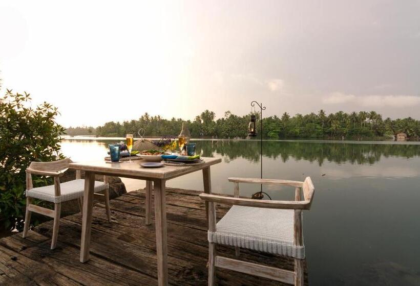 Отель 33 Lake Terrace