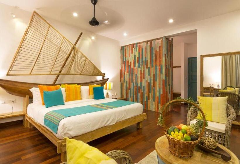 Отель 33 Lake Terrace